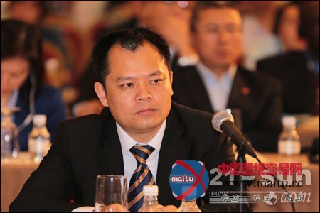 柳工覃勇:与施工企业联合建设海外合作平台