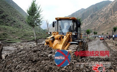 乌鲁木齐石人沟遭遇泥石流 致交通中断数小时