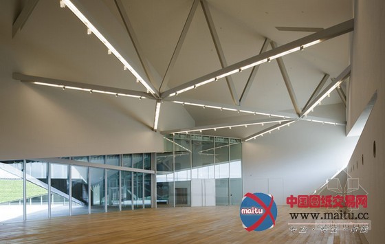 隈研吾设计的日本“折面”九州芸文馆