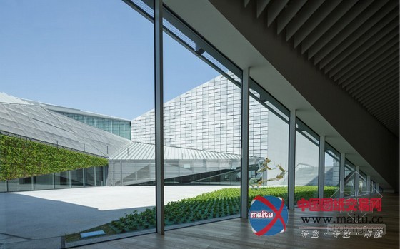 隈研吾设计的日本“折面”九州芸文馆