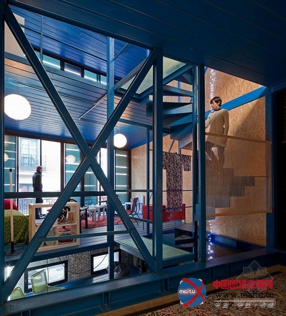 蓝色钢架一气呵成的SM3多变住宅