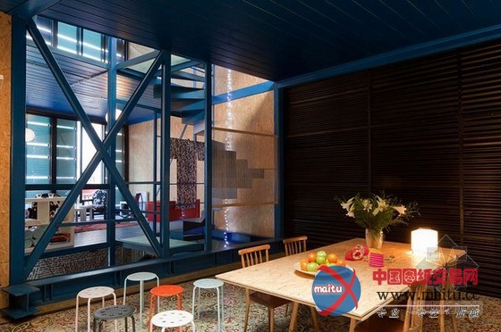 蓝色钢架一气呵成的SM3多变住宅