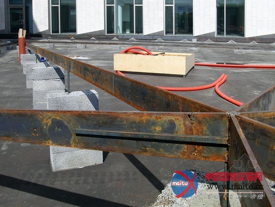 HJLA设计的丹麦毕马威会计事务所总部的屋顶花园及入口区域