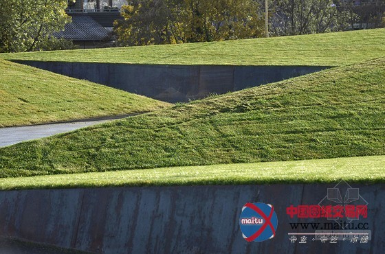 HJLA设计的丹麦毕马威会计事务所总部的屋顶花园及入口区域