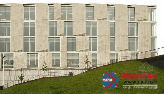 HJLA设计的丹麦毕马威会计事务所总部的屋顶花园及入口区域