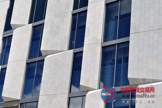 HJLA设计的丹麦毕马威会计事务所总部的屋顶花园及入口区域