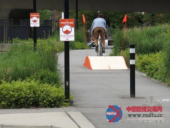 GrepPapove设计的加拿大Whoopdeedoo自行车坡道