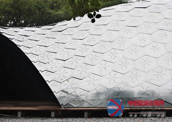 City Form Lab设计的新加坡科技设计大学网格状贝壳馆