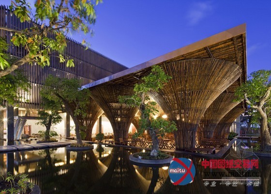 VoTrongNghia用竹型塔器建成的越南KontumIndochine咖啡馆