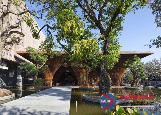 VoTrongNghia用竹型塔器建成的越南KontumIndochine咖啡馆