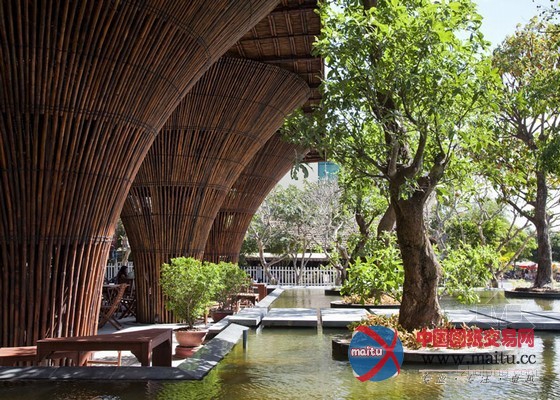 VoTrongNghia用竹型塔器建成的越南KontumIndochine咖啡馆