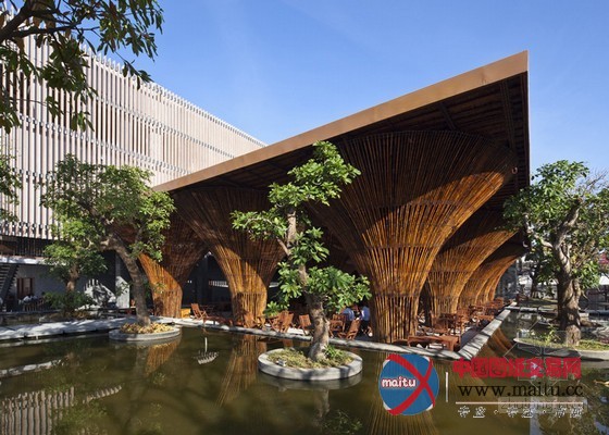 VoTrongNghia用竹型塔器建成的越南KontumIndochine咖啡馆