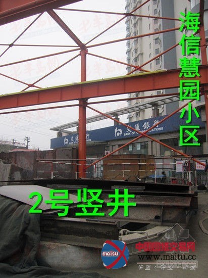 青岛地铁芝泉路站首创双层钢筋加工场 缩小施工面