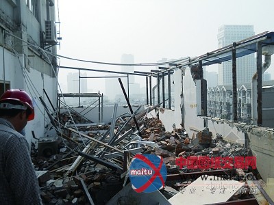 南京新街口现‘空中违建’楼主高调抗拆