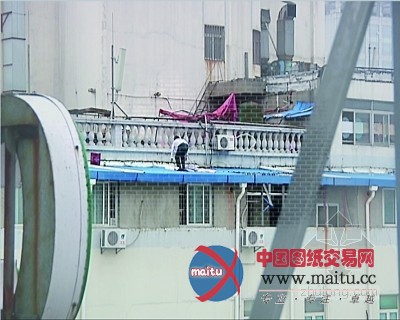 南京新街口现‘空中违建’楼主高调抗拆