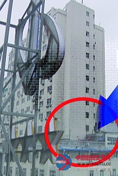 南京新街口现‘空中违建’楼主高调抗拆