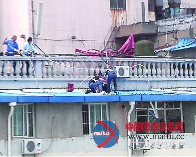 南京新街口现‘空中违建’楼主高调抗拆