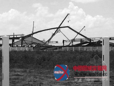 美国德州一大学在建楼房意外倒塌 4人受伤