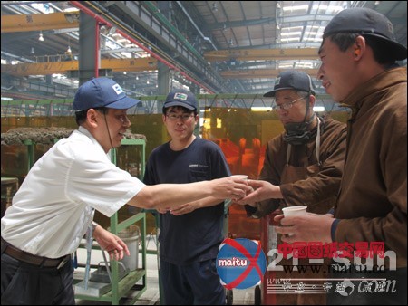 斗山工程机械举办“为一线工人送清凉”活动