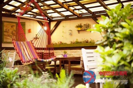 罗马尼亚奇特的手工装饰主题酒吧餐厅