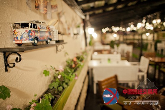 罗马尼亚奇特的手工装饰主题酒吧餐厅