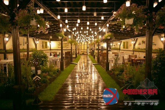 罗马尼亚奇特的手工装饰主题酒吧餐厅