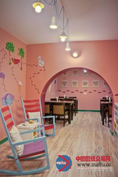 罗马尼亚奇特的手工装饰主题酒吧餐厅