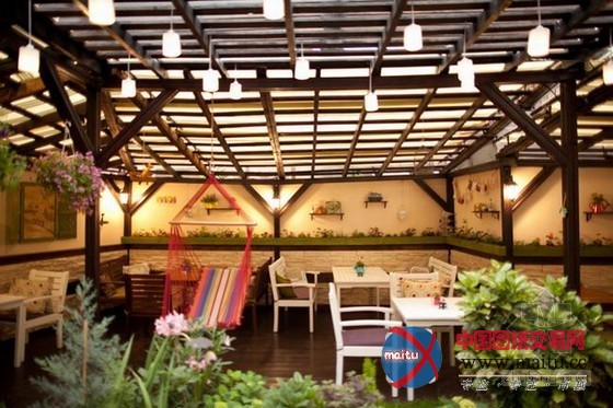 罗马尼亚奇特的手工装饰主题酒吧餐厅