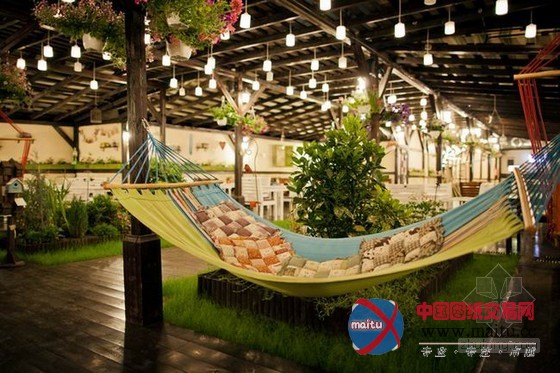 罗马尼亚奇特的手工装饰主题酒吧餐厅