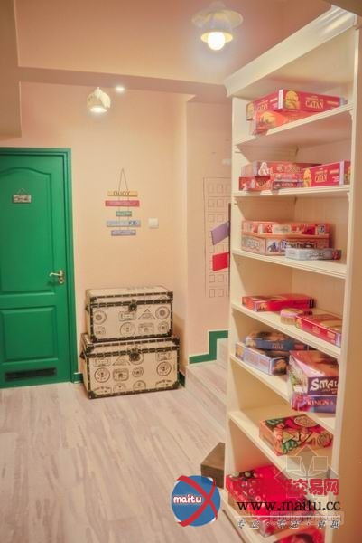 罗马尼亚奇特的手工装饰主题酒吧餐厅