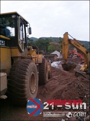 各地暴雨洪涝来袭 工程机械重装上阵抢险忙