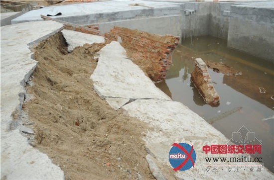 黑龙江阿城一在建工地基坑坍塌2名工人遇难(图)