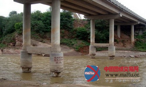 商洛国道桥桩基裸露达6米 服役15年即成危桥