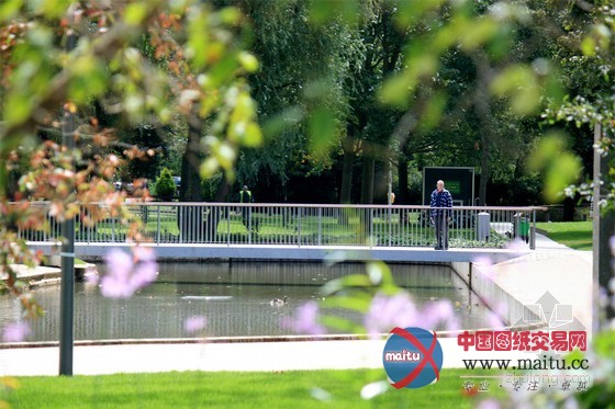 HTA设计的英国斯蒂夫尼奇城中心花园