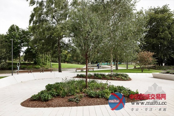 HTA设计的英国斯蒂夫尼奇城中心花园