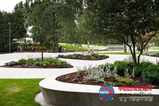 HTA设计的英国斯蒂夫尼奇城中心花园