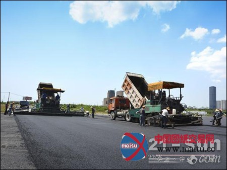 徐工RP953智能型沥青混凝土摊铺机上虞施工