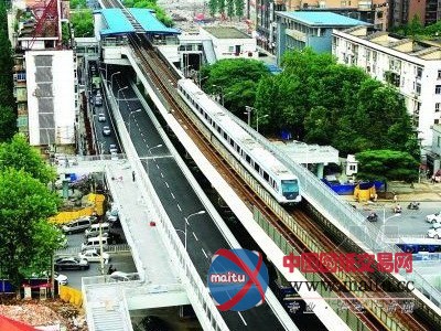 武汉首座人车共用高架桥通车 穿行时间缩短近5倍