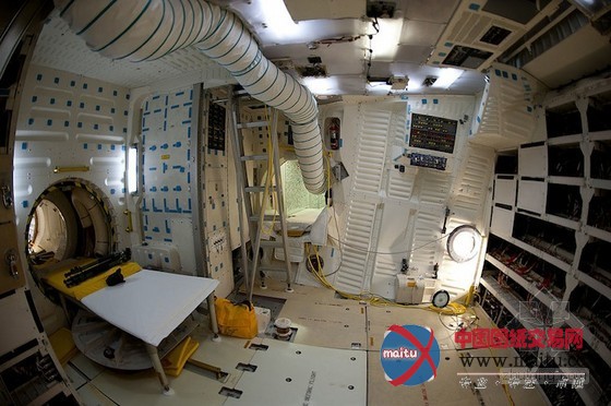 高科技设备揭秘 美国航天飞机驾驶舱复杂室内大曝光