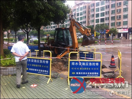 凯斯590SN井盖铣刨机在广州珠海顺利交机