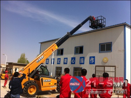 凯斯伸缩臂式多功能车落户我国甘肃玉门油田