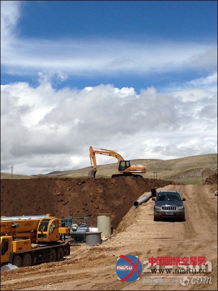 凯斯会思考挖掘机:甘南公路建设主力军