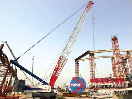 中联20多台起重机参与青岛北站钢结构吊装