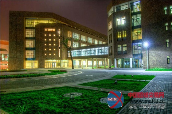 学子设计变形金刚 校园建筑拼出“擎天柱”