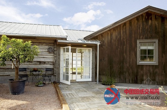 波兰自然乡村风格的湖边小屋