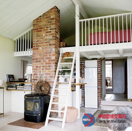 波兰自然乡村风格的湖边小屋