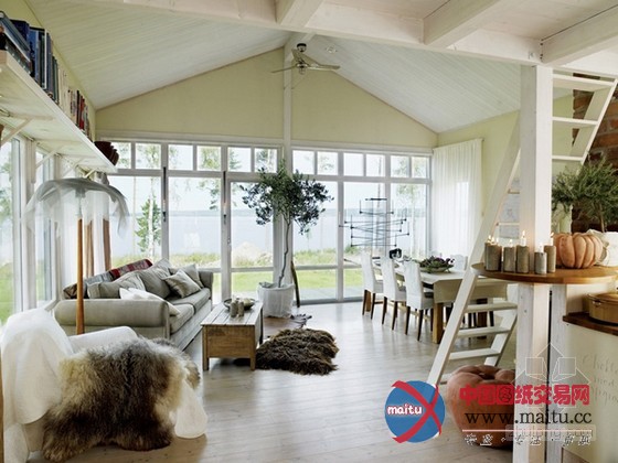 波兰自然乡村风格的湖边小屋