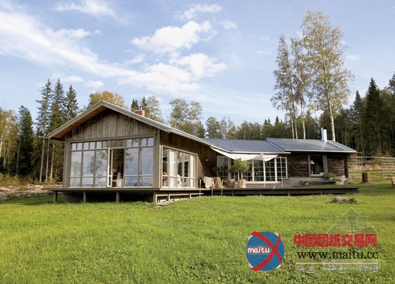 波兰自然乡村风格的湖边小屋