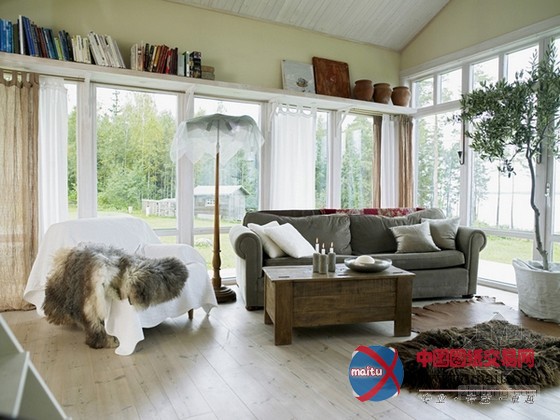 波兰自然乡村风格的湖边小屋