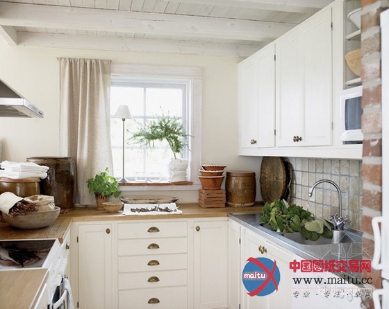 波兰自然乡村风格的湖边小屋